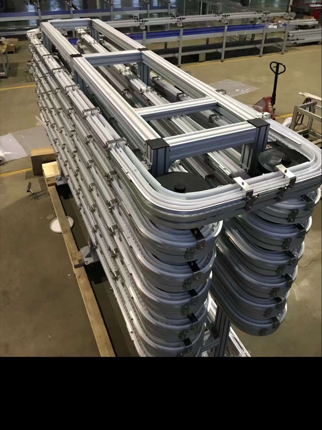 鉅滿機(jī)械塑料鏈板的特點(diǎn)有哪些？